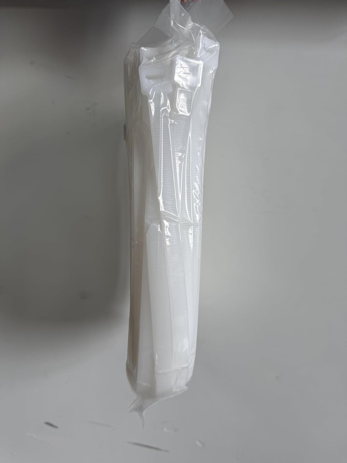 XINGO 31 inch White Zip Ties Heavy Duty 40PCS, 250 LBS Ultra Strong Plastic Wire Ties, Large Cable Ties Extra Long Tie Wraps, Indoor and Outdoor UV Resistant