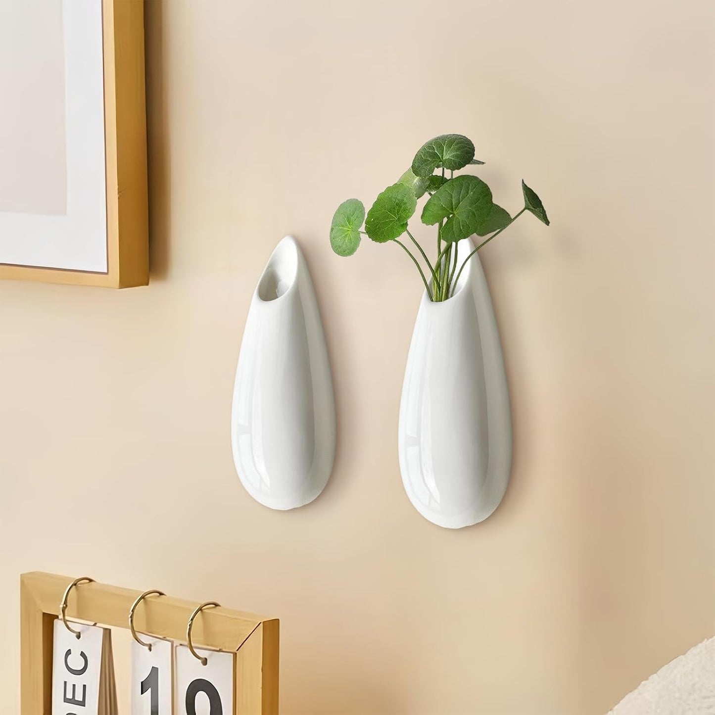 2 Pack White Ceramic Wall Vases,5.9 Inch Wall Hanging Plant Holder,Cubicle Modern Decor Plant Holder Vase for Indoor Plants, Hanging Propagation Flower Pots for Air Vases